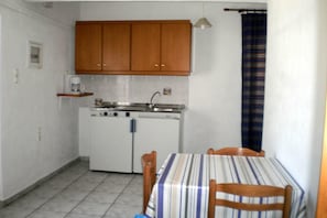 Private kitchen - Kydonia Apartments (Platanias)