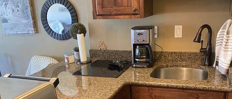 Geladeira, micro-ondas, fogão, cooktop