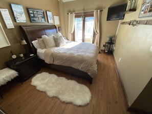 1 habitación, tabla de planchar con plancha, wifi y ropa de cama