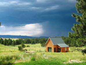Exterior - Serene Retreat Nestled in the pines- private & relaxing; Microweddings; Reunions (Colorado Springs)
