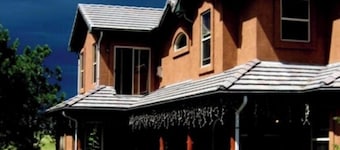 Serene Retreat Nestled in the pines- private & relaxing; Microweddings; Reunions