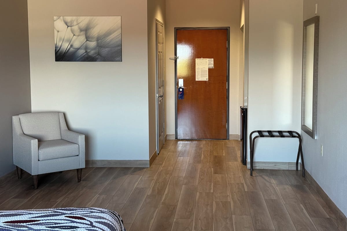 Desk, laptop workspace, blackout curtains, rollaway beds