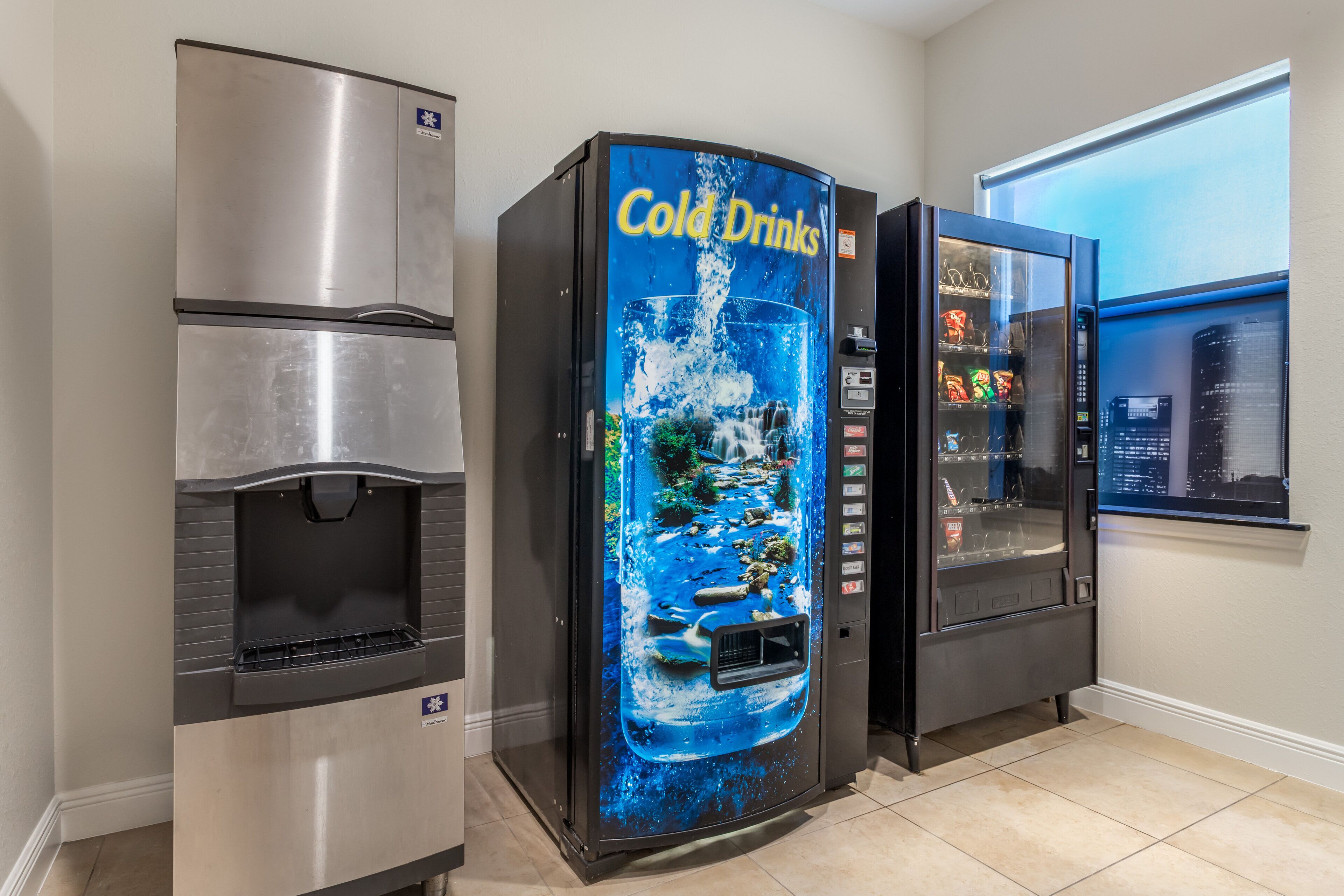 ماكينة بيع آلية