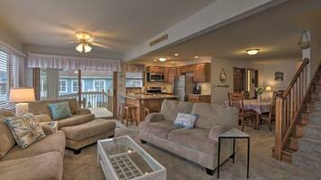 Smart TV, fireplace, DVD player, table tennis