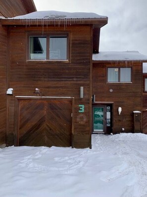 Exterior - Shuttle to Resort, Remodeled 1930 sqft, Family Friendly, Large Outdoor Space (Angel Fire)
