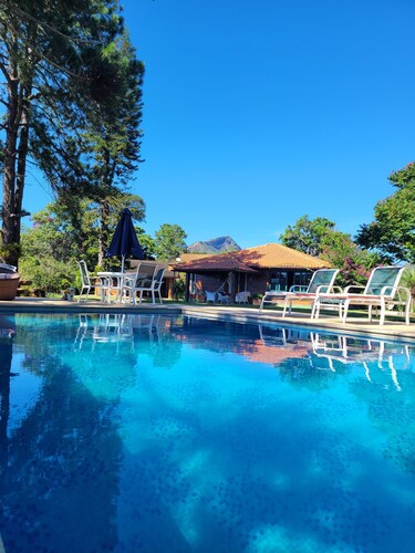 Beautiful house in the mountains with pool and barbecue Itaipava/Petrópolis