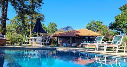 Beautiful house in the mountains with pool and barbecue Itaipava/Petrópolis