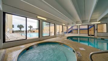 Rumah | Kolam renang | Kolam renang indoor dan kolam renang outdoor