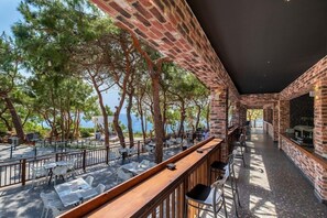 Outdoor dining - A Good Life Utopia Family Resort (Alanya)