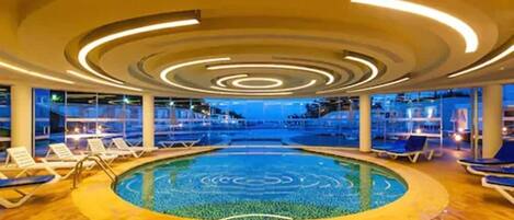 Piscine couverte, piscine extérieure