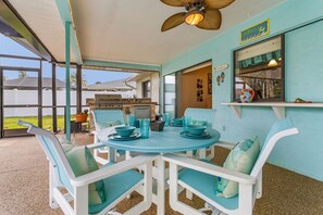 Outdoor dining - Outdoor Kitchen, Pet-friendly, Pool & Hot tub - Villa Tropical Paradise - Roelens Vacations (Cape Coral)