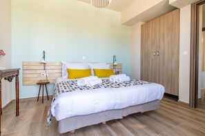 1 habitación, tabla de planchar con plancha, wifi gratis y ropa de cama 