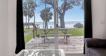 Melbourne Waterfront 2 Bed 1 Bath - Incredible View