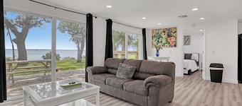 Waterfront Mansion EGAD 11bd/10ba Kayaks Sleep 32