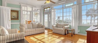 Waterfront Mansion EGAD 11bd/10ba Kayaks Sleep 32