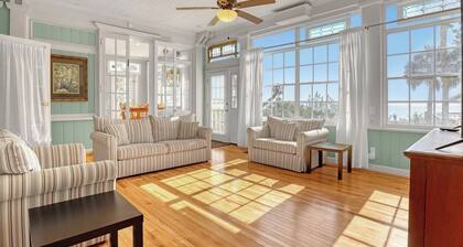 Waterfront Mansion EGAD 11bd/10ba Kayaks Sleep 32