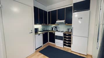 Jääkaappi, mikroaaltouuni, uuni, liesi