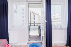Balcony - Apartment Kosciuszki Cracow by Renters (Kraków)