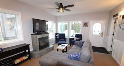 Cozy ground level suite with private hot tub - close to the Alpine Chair