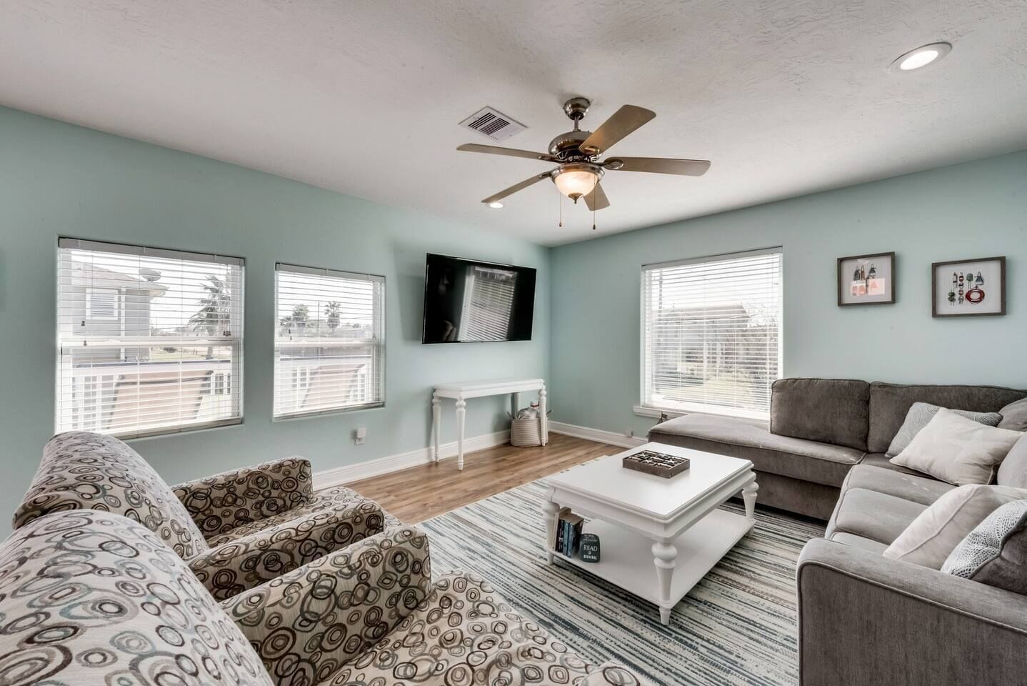 Salty Seahorse Coastal Getaway * Private Pool!