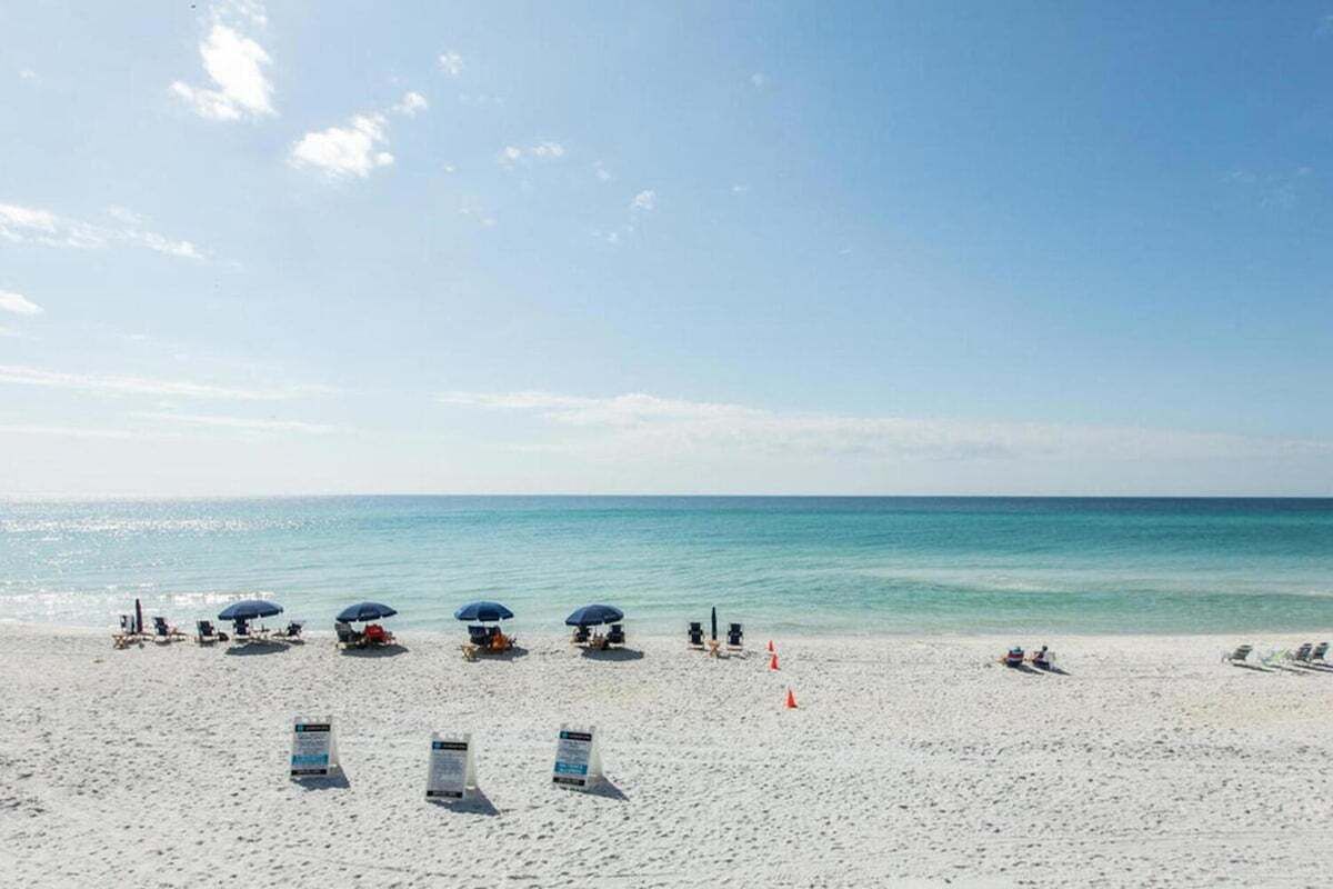 Una spiaggia nelle vicinanze