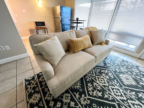 Smart TV, books - Capital City Condo #8 (Frankfort)