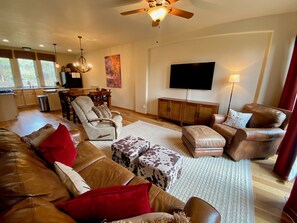 Smart-TV, Kamin, Videospiele, DVD-Player