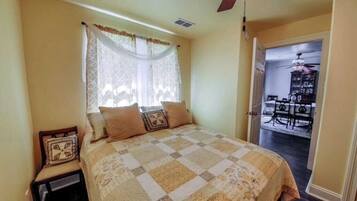 2 bedrooms, free WiFi, bed sheets