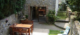 Spacious, comfortable 4-person house Joint heated pool/fireplace, garden.