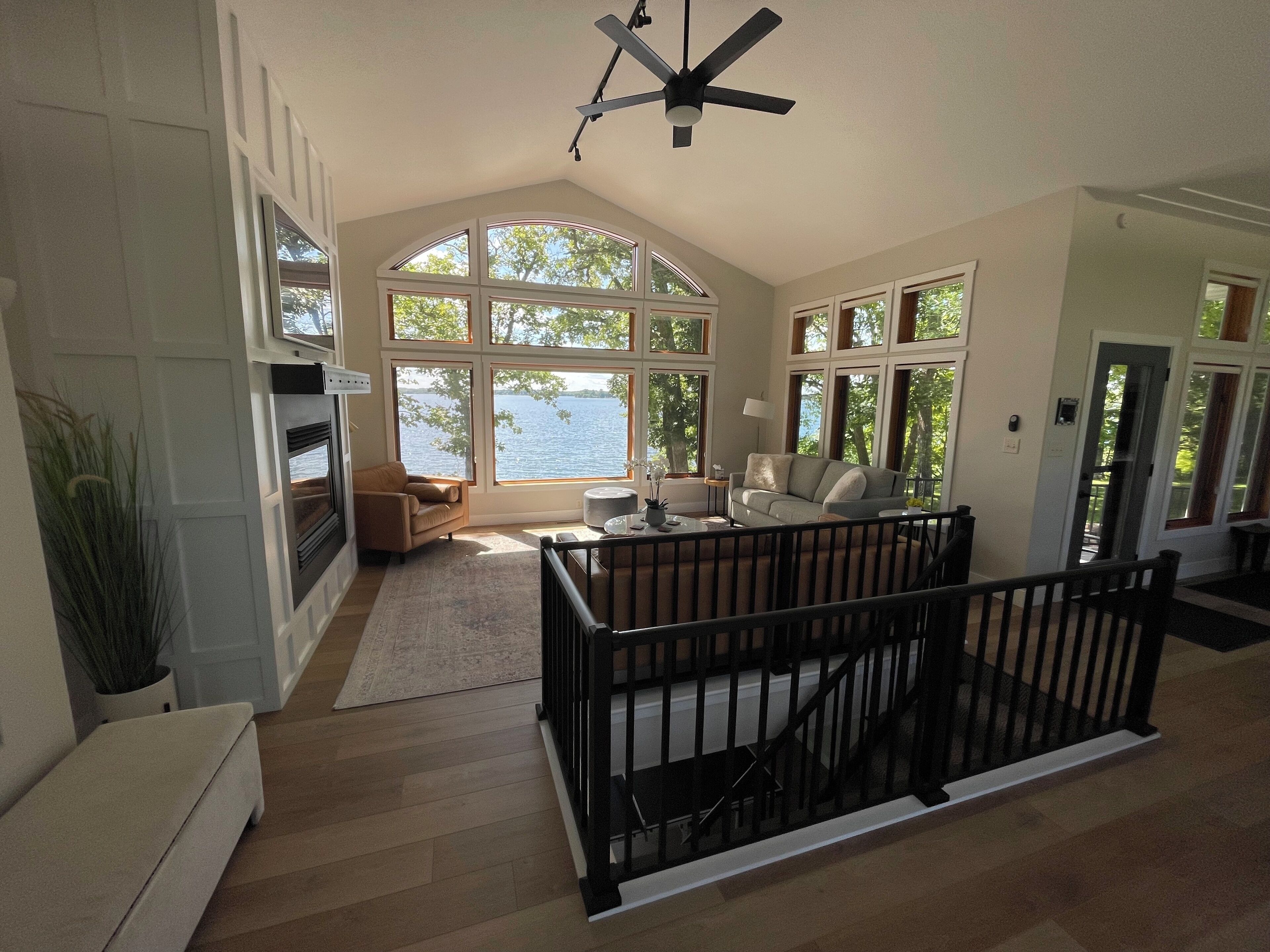 智能电视、壁炉、乒乓球、书