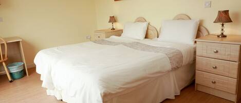 1 chambre, fer et planche Ă repasser, Wi-Fi, draps fournis