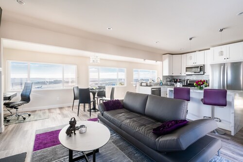 AMAZING PANORAMIC WATER VIEWS! AC/WATER VIEW DECK/FIRE PIT/BBQ NEW FAMILY RESORT