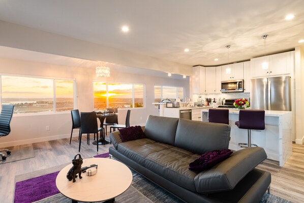 Smart TV, fireplace, offices