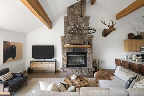 Smart TV, fireplace, stereo - Outpost: Moose Creek 34 - Private Hot Tub! (Teton Village)