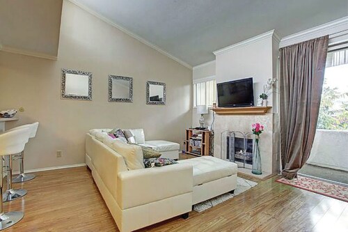 PRIME CONDO IN ENCINO, JUST STEPS FROM FAMED VENTURA BLVD.