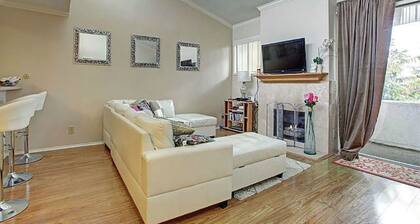 PRIME CONDO IN ENCINO, JUST STEPS FROM FAMED VENTURA BLVD.