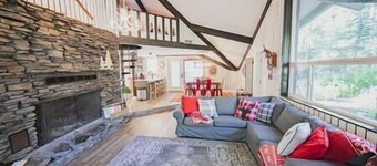 Luxury Cottage/ 3 mins to Solitude/ 5 min to Brighton! Fast WiFi!