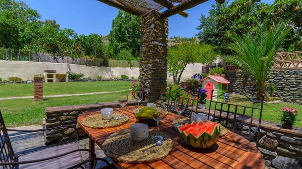 Outdoor dining - Comb. Limones y Naranjos Órgiva by Ruralidays (Granada)