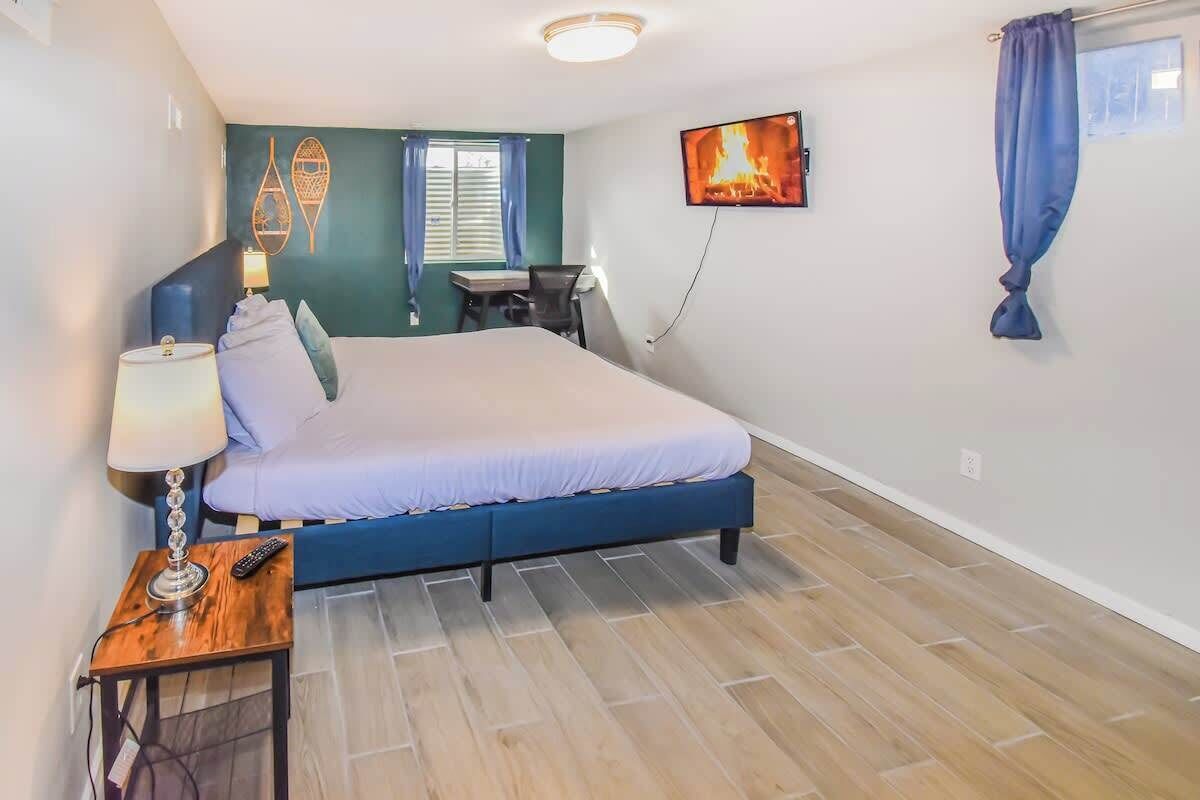 2 bedrooms, iron/ironing board, travel cot, WiFi