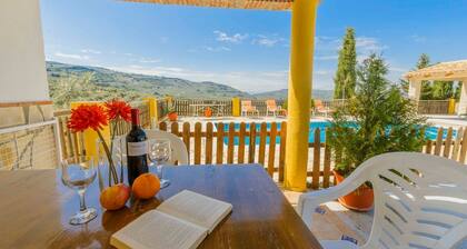 Casas de Paquita - El Establo Montefrío by Ruralidays