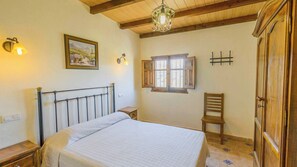 5 habitaciones, tabla de planchar con plancha, cuna de viaje y wifi 