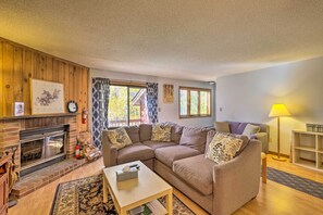 TV, fireplace, Netflix, Hulu