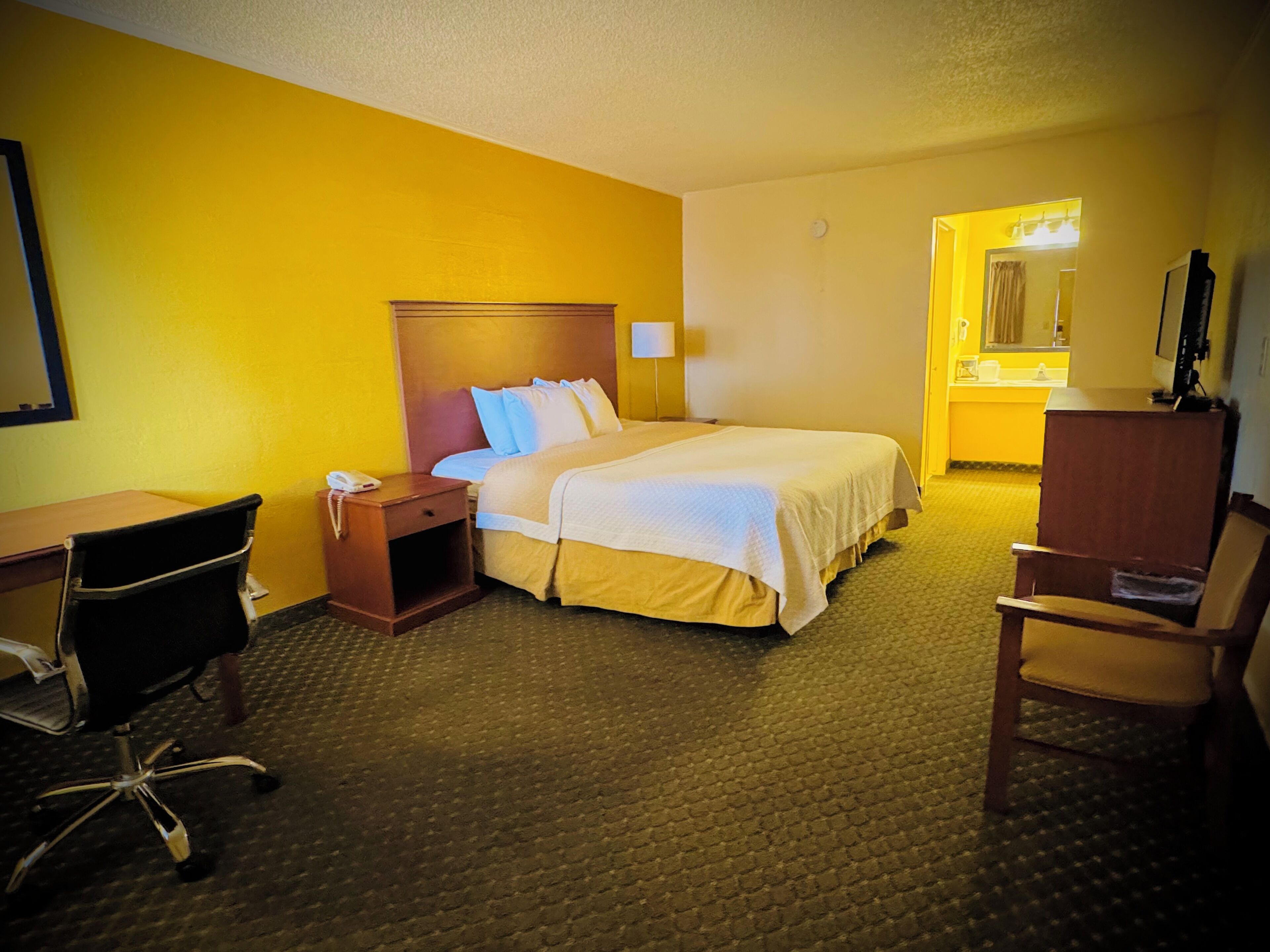 Individually furnished, desk, blackout drapes, free WiFi