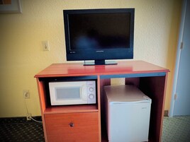 Muebles diferentes, escritorio, cortinas blackout y wifi gratis 