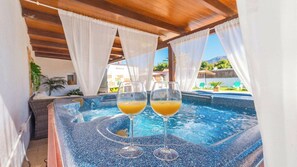 Bain à remous extérieur