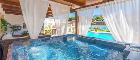 مغطس سبا خارجي