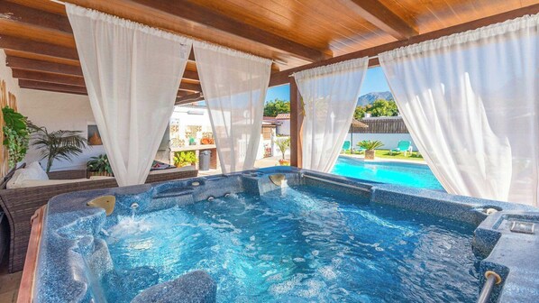 Bain à remous extérieur