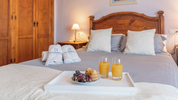 3 habitaciones, tabla de planchar con plancha, cuna de viaje y wifi 