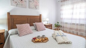 4 bedrooms, iron/ironing board, travel cot, WiFi - La Sombra de la Parra Antequera - La Higuera by Ruralidays (Málaga)