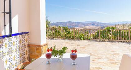 La Sombra de la Parra Antequera - La Higuera by Ruralidays